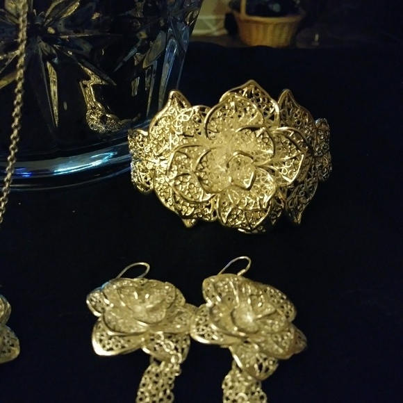 Jewelry - Picture 5 of 7